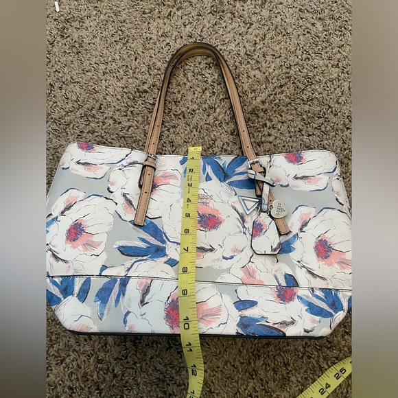 Guess tote - Picture 3 of 9